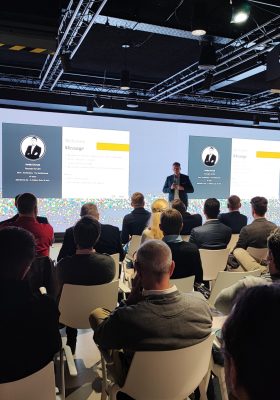 Jordy Onrust, CEO von ORdigiNAL , hält einen Vortrag auf unserem 2022 Global Partner Event im Microsoft HQ