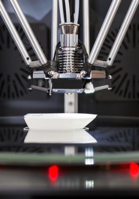 3D-Drucker, der gerade ein Objekt druckt